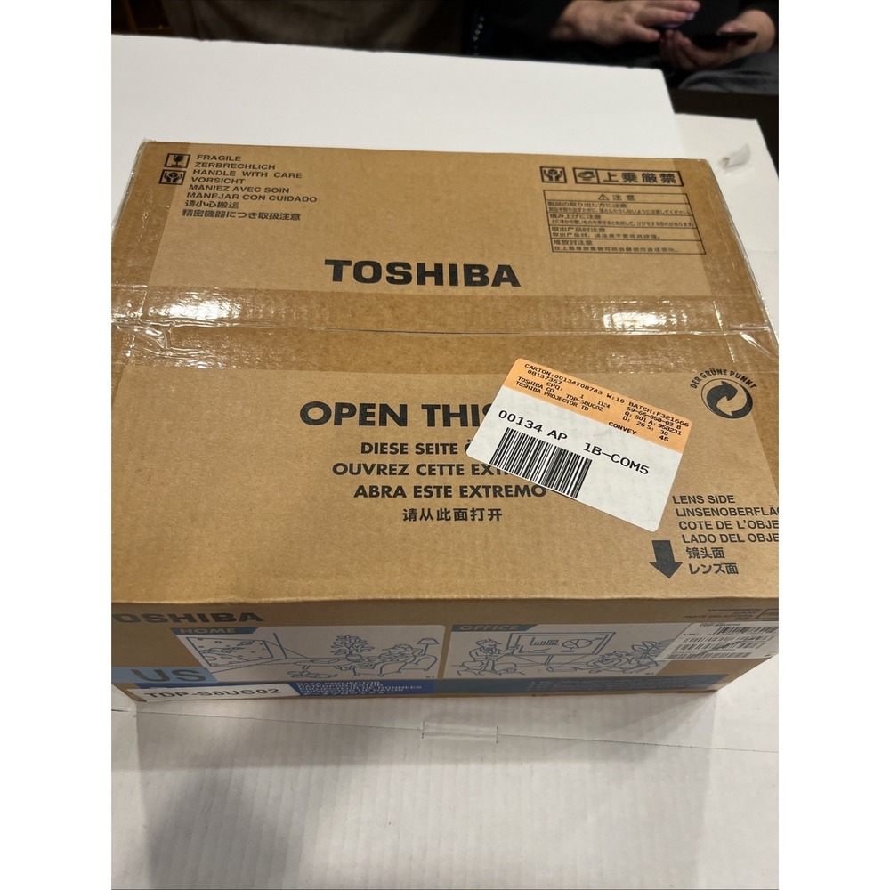 Toshiba Data Home/ Office Projector TDP‎ - S8UC02 New In Box